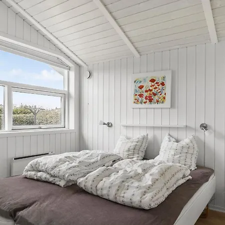 בית נופש Lovely In With Sauna